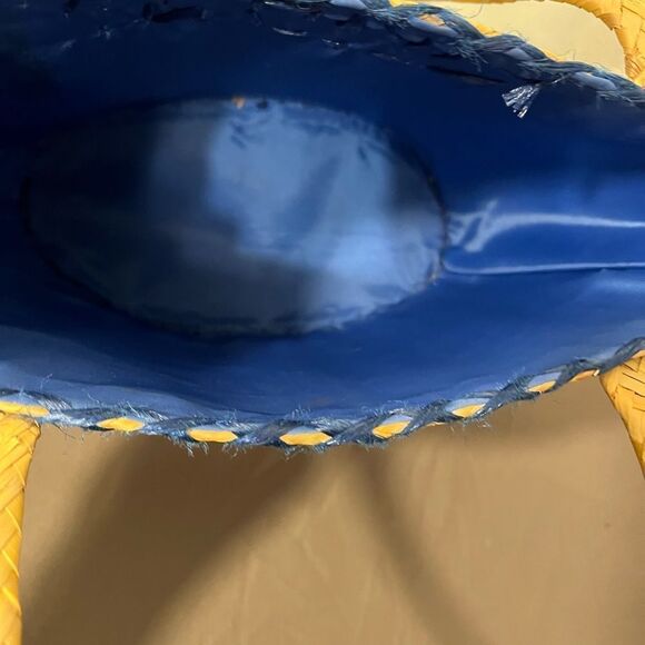 Beautifully Woven Handmade Bahamas Straw Bag - Picture 5 of 15